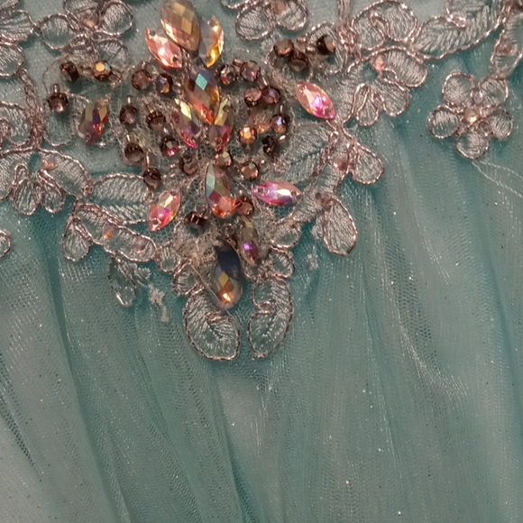 Dress - Picture 4 of 6